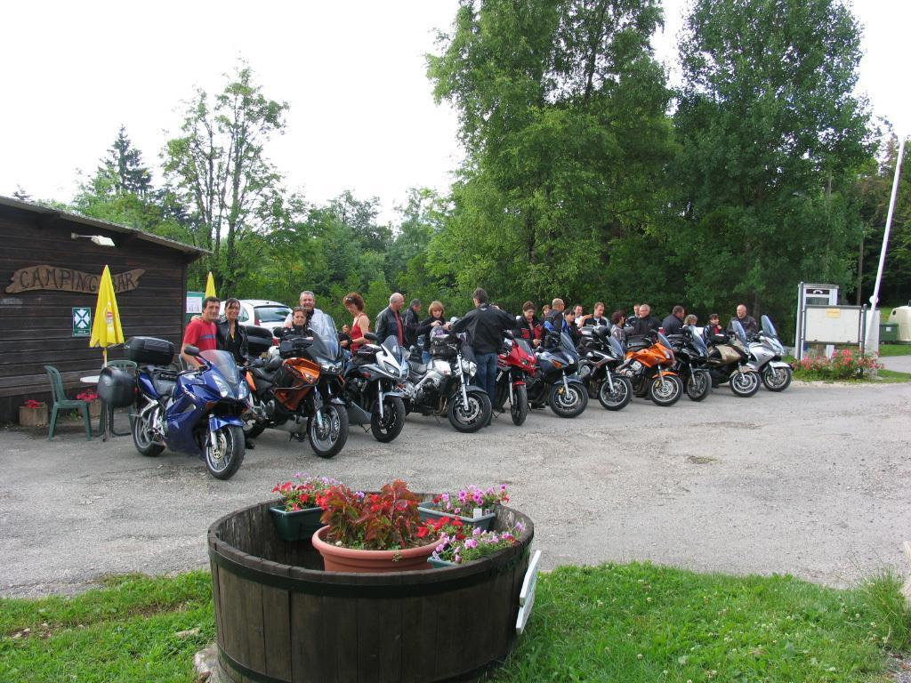 Team Holiday - Camping Le Balcon De Chartreuse Hotel Miribel-les-Echelles Exterior photo